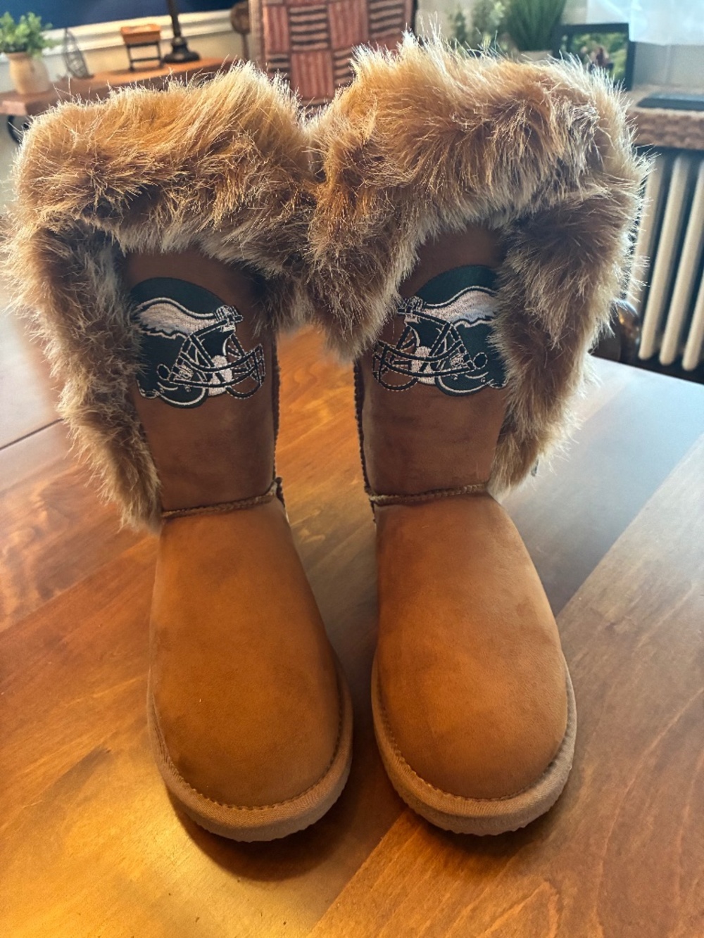 EAGLES NFL Women’s boots size 9